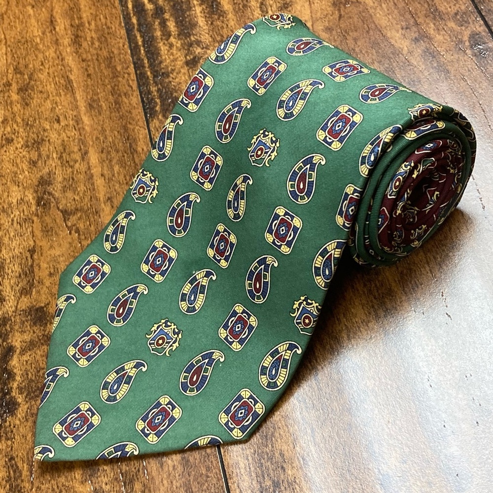 TOMMY HILFIGER Imported Silk Men’s Tie Green Paisley Made in USA Necktie